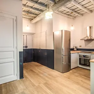 https://stylish-flat-near-fori-imperiali-ruins.it-romehotels.com